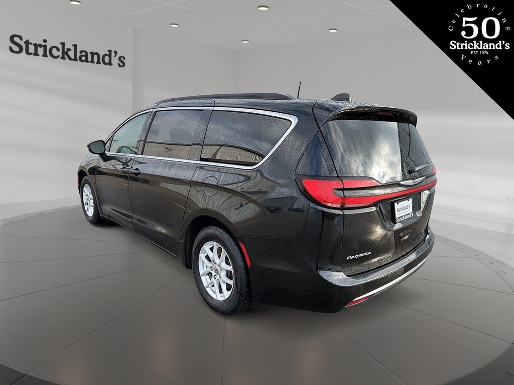 2022 Chrysler Pacifica Touring L in Stratford, Ontario - 4 - w1024h768px