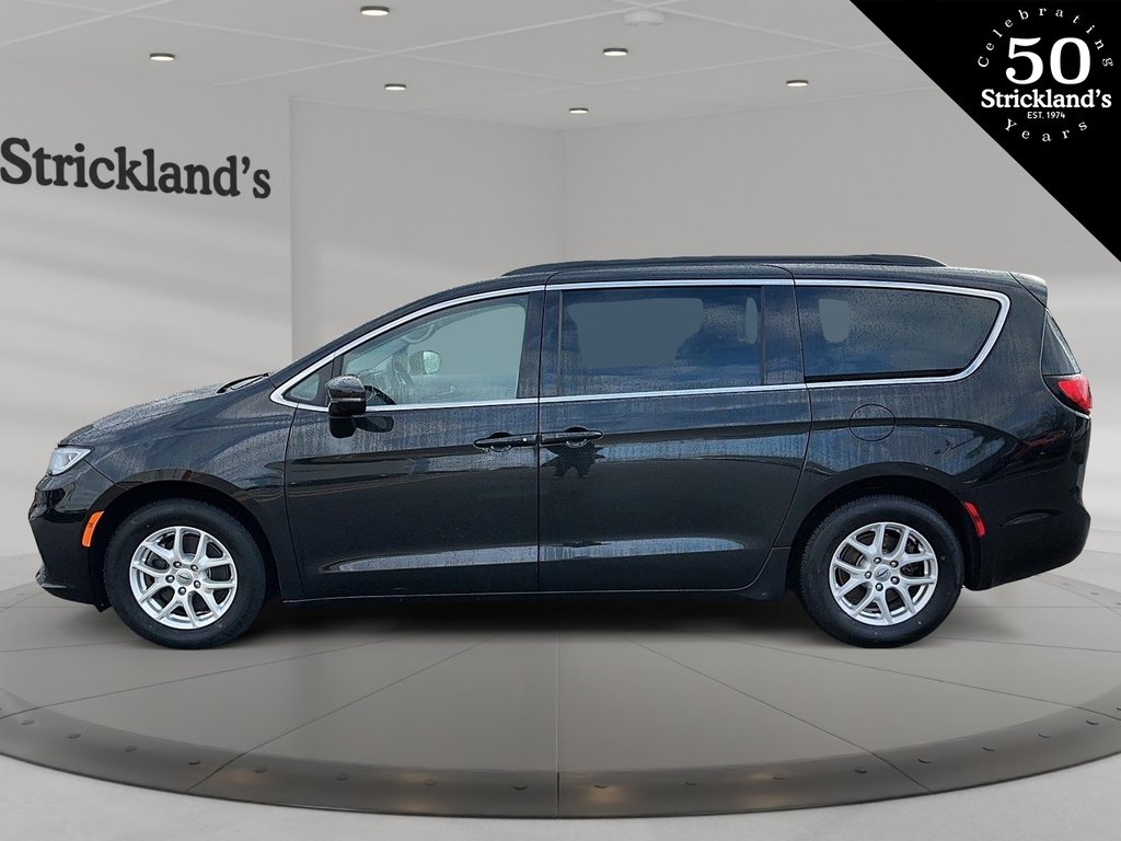 2022 Chrysler Pacifica Touring L in Stratford, Ontario - 5 - w1024h768px