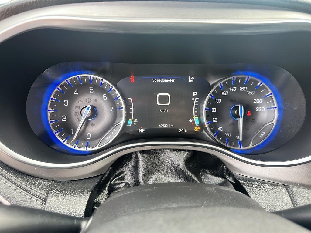 2022 Chrysler Pacifica Limited in Stratford, Ontario - 13 - w1024h768px