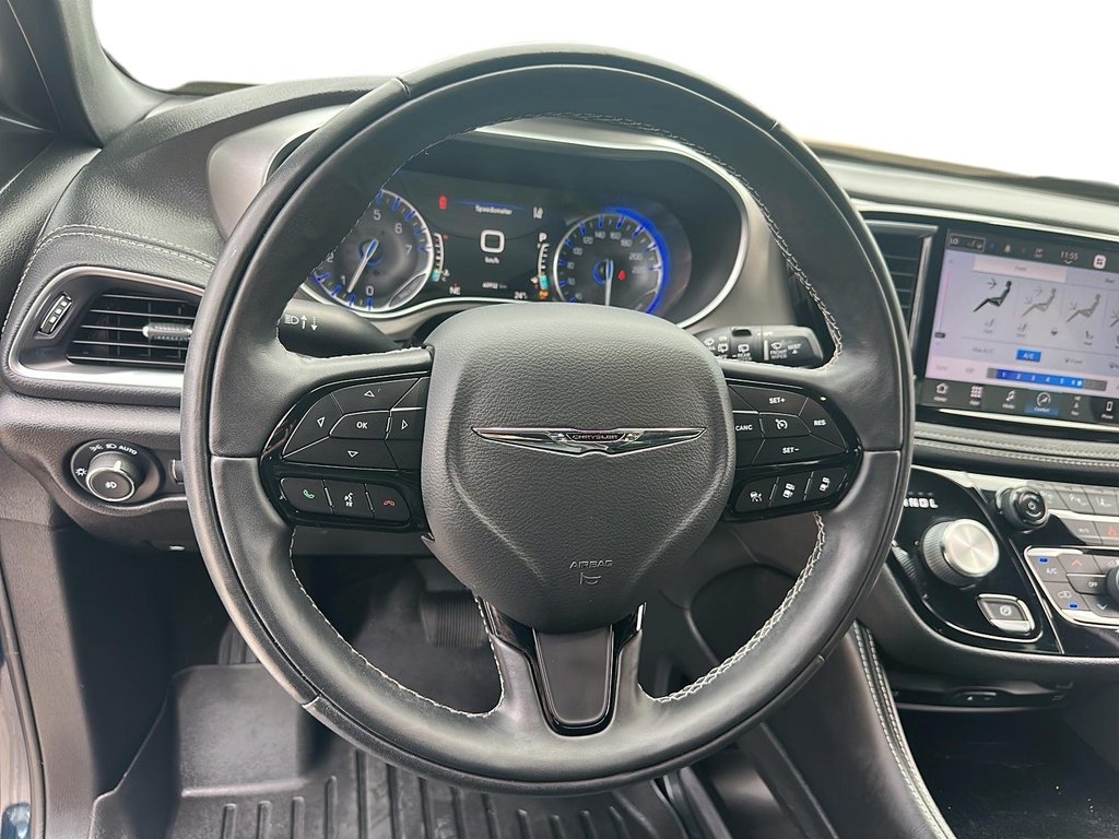 2022 Chrysler Pacifica Limited in Stratford, Ontario - 11 - w1024h768px