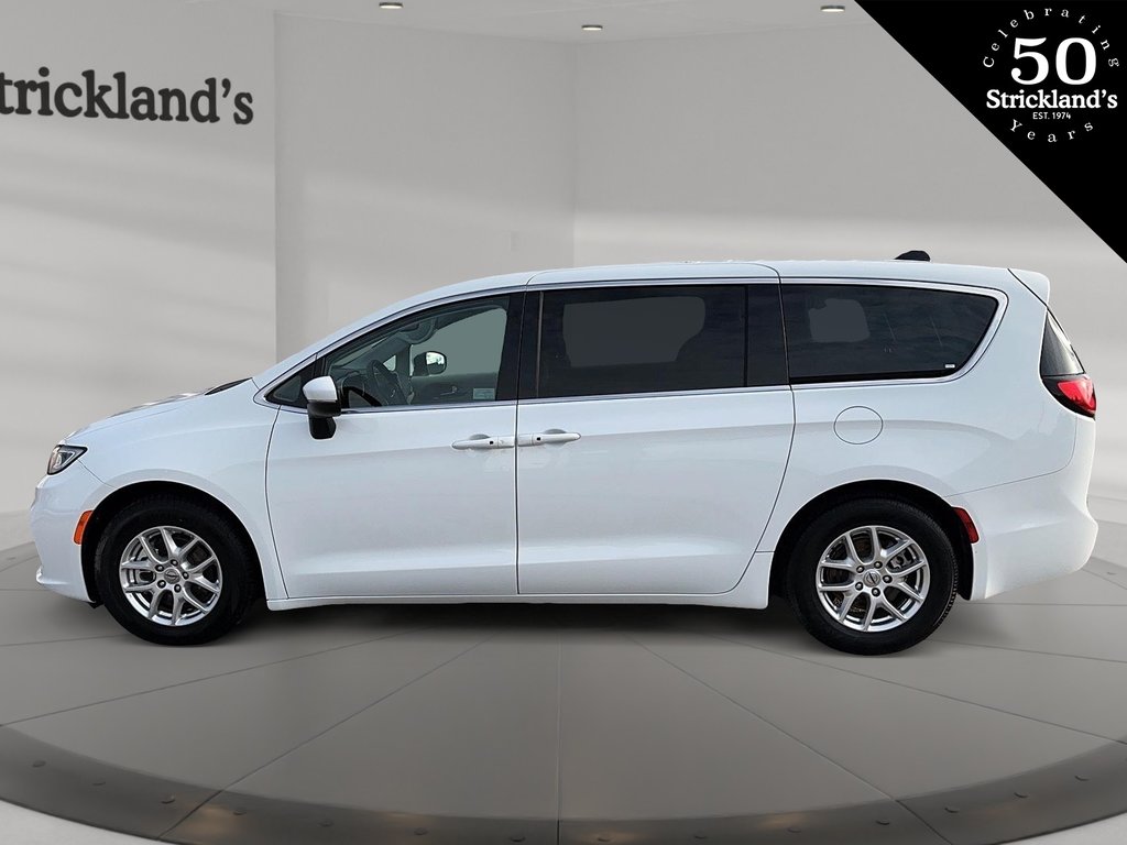 2023  Pacifica Touring L FWD in Stratford, Ontario - 5 - w1024h768px