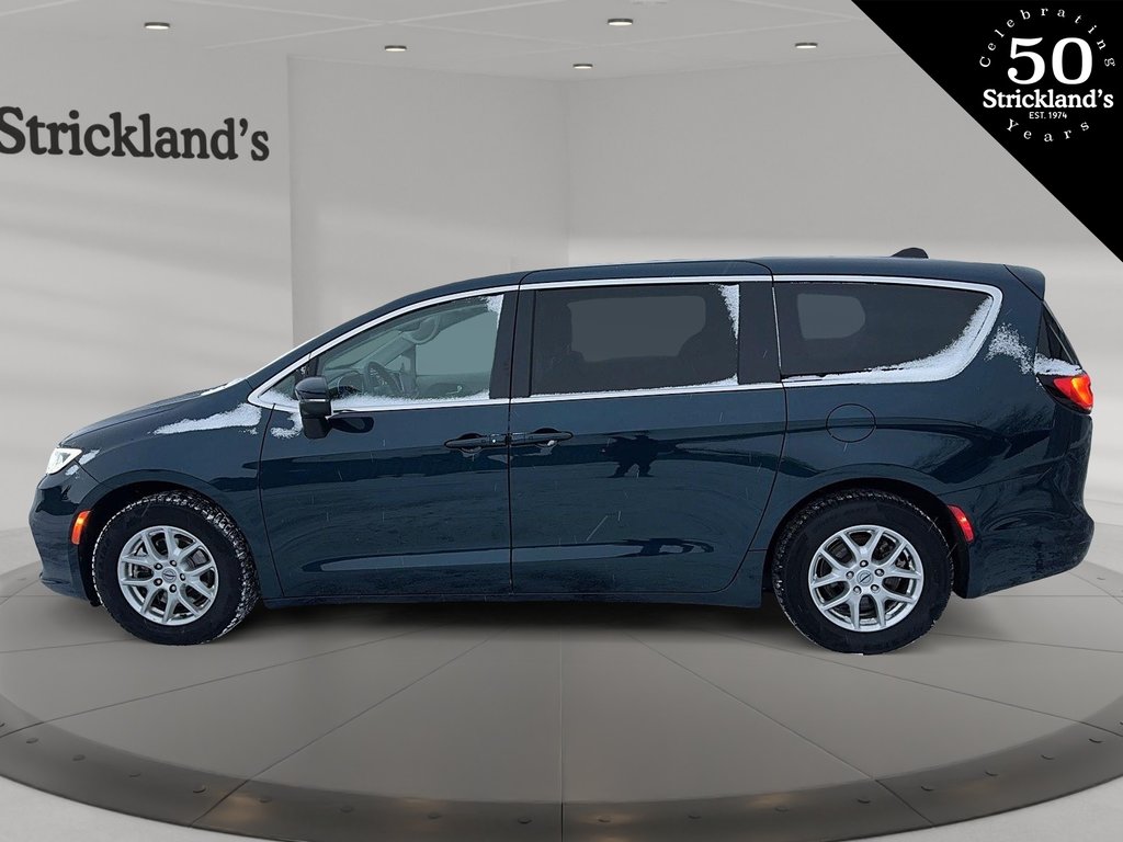 2023 Chrysler Pacifica Touring L FWD in Stratford, Ontario - 5 - w1024h768px