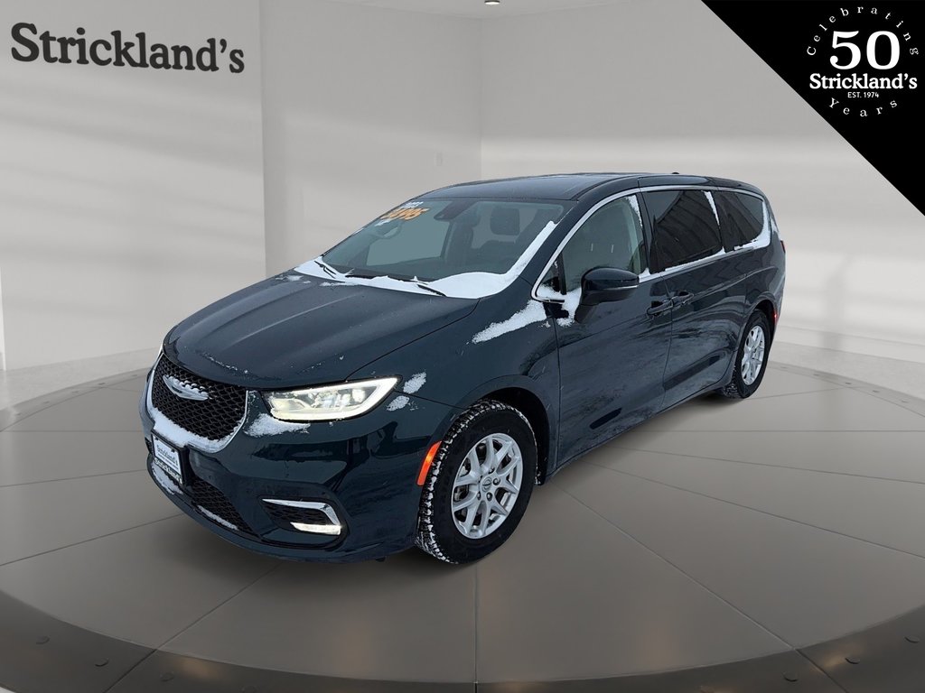 2023 Chrysler Pacifica Touring L FWD in Stratford, Ontario - 1 - w1024h768px