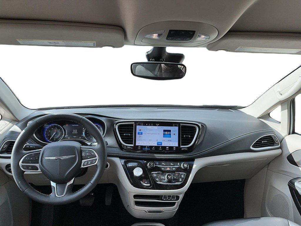 2023 Chrysler Pacifica Touring L AWD in Stratford, Ontario - 12 - w1024h768px