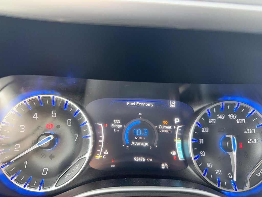2023 Chrysler Pacifica Touring L AWD in Stratford, Ontario - 11 - w1024h768px