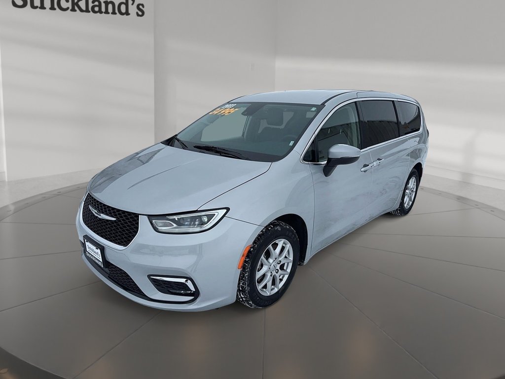 2023 Chrysler Pacifica Touring L FWD in Stratford, Ontario - 1 - w1024h768px