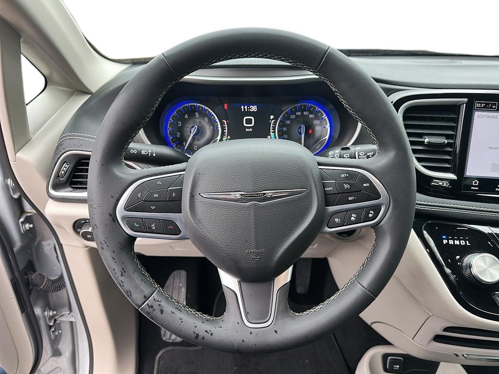 2023 Chrysler Pacifica Touring L FWD in Stratford, Ontario - 11 - w1024h768px