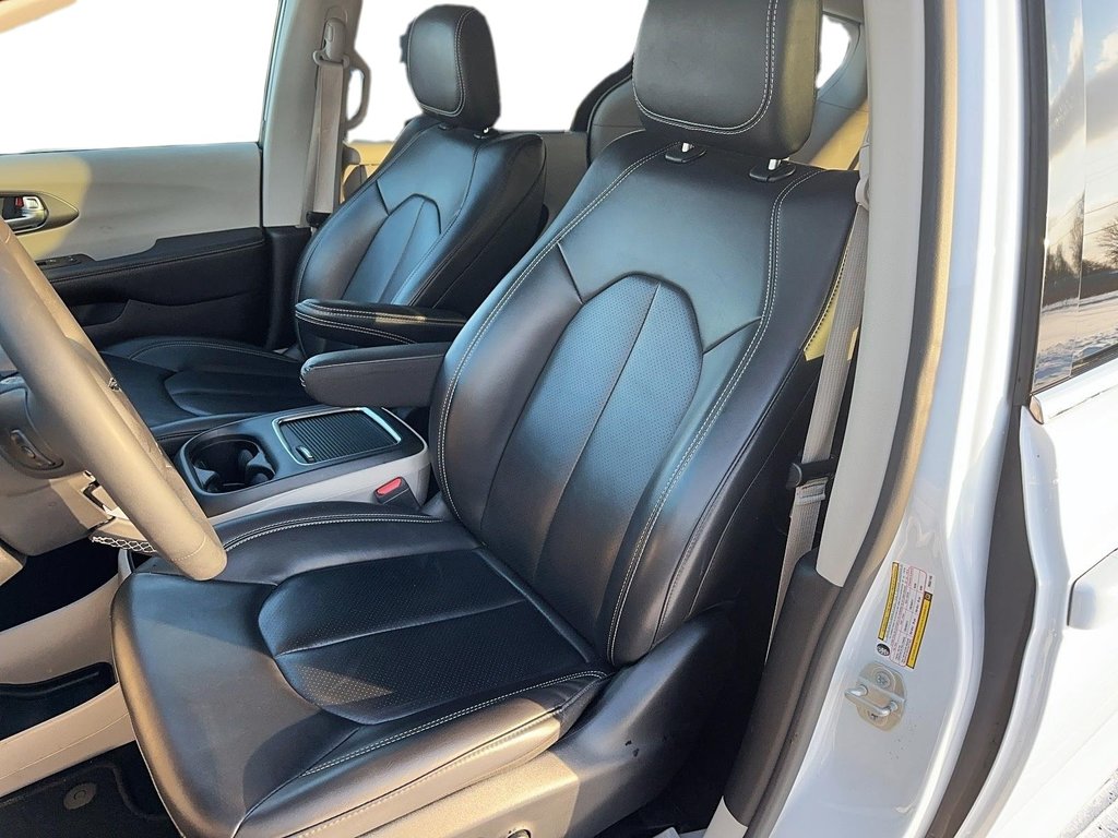 2023 Chrysler Pacifica Touring L FWD in Stratford, Ontario - 8 - w1024h768px