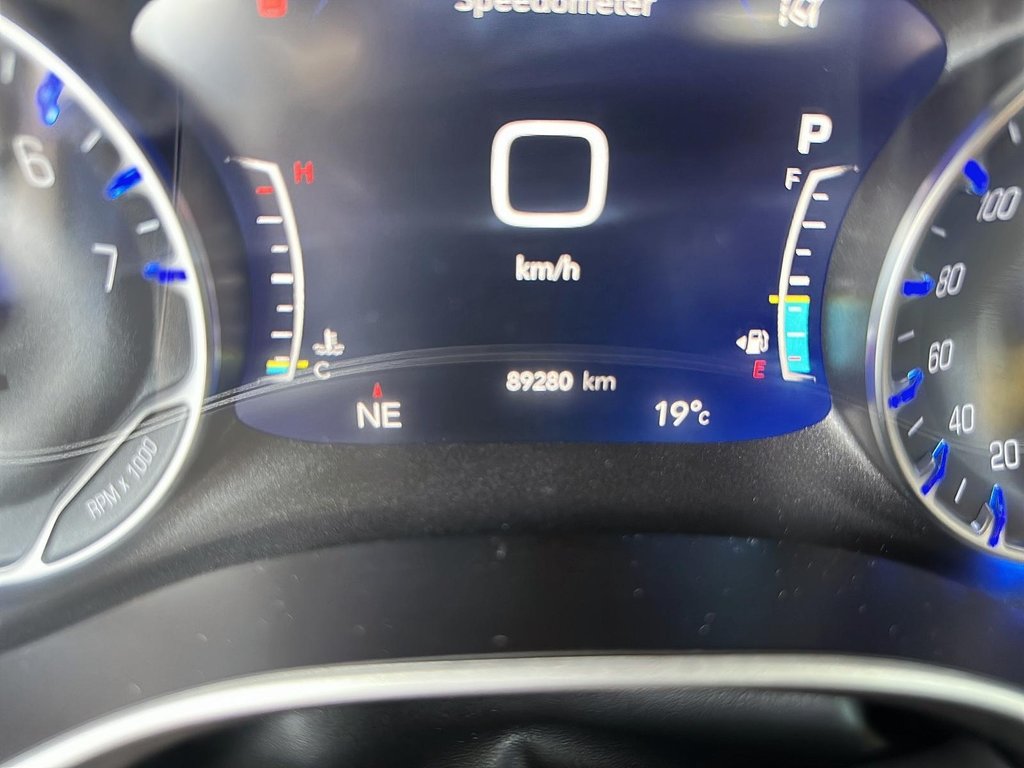 2023 Chrysler Pacifica Touring L FWD in Stratford, Ontario - 12 - w1024h768px
