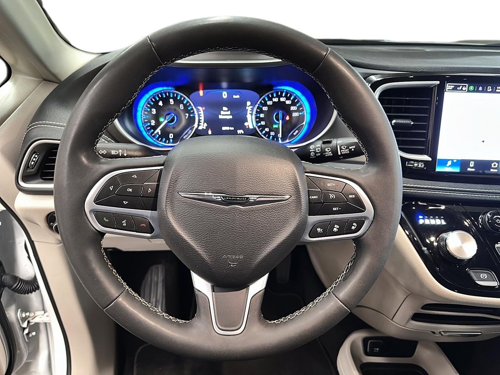 2023 Chrysler Pacifica Touring L FWD in Stratford, Ontario - 11 - w1024h768px