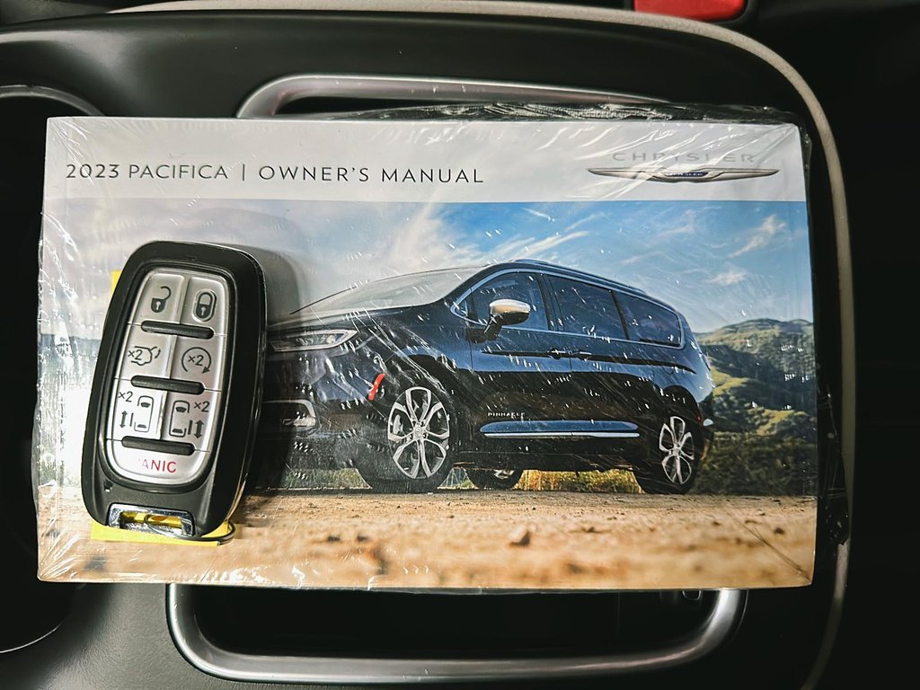 2023 Chrysler Pacifica Touring L FWD in Stratford, Ontario - 15 - w1024h768px