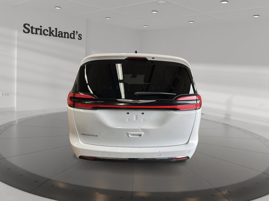 2023 Chrysler Pacifica Touring L FWD in Stratford, Ontario - 3 - w1024h768px