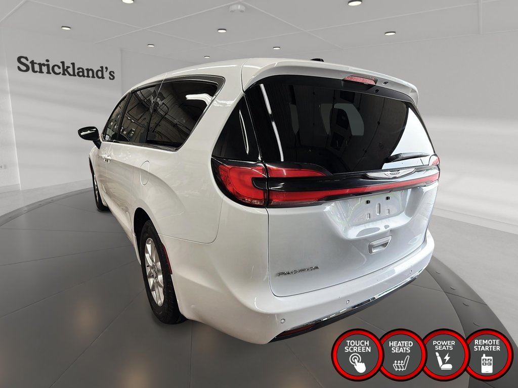 2023 Chrysler Pacifica Touring L FWD in Stratford, Ontario - 4 - w1024h768px