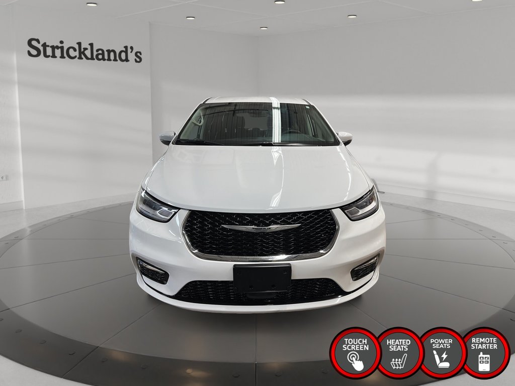 2023 Chrysler Pacifica Touring L FWD in Stratford, Ontario - 2 - w1024h768px