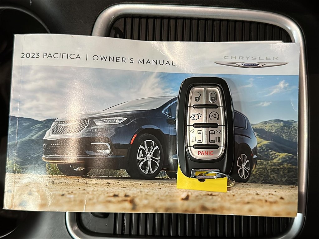 2023 Chrysler Pacifica Touring L FWD in Stratford, Ontario - 15 - w1024h768px