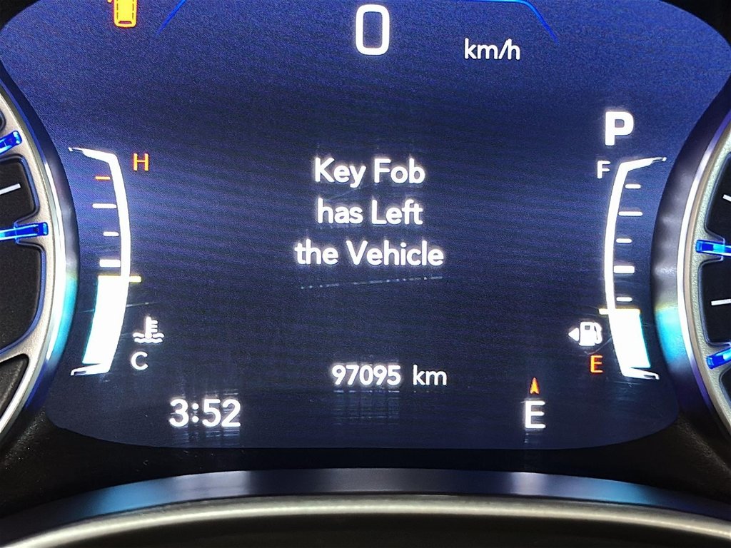 2023 Chrysler Pacifica Touring L FWD in Stratford, Ontario - 12 - w1024h768px