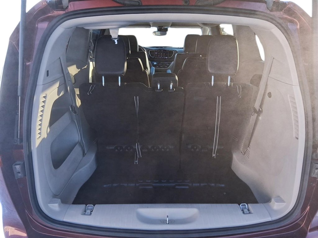 2023 Chrysler Pacifica Touring L FWD in Stratford, Ontario - 6 - w1024h768px