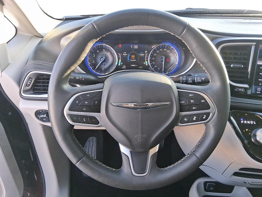 2023 Chrysler Pacifica Touring L FWD in Stratford, Ontario - 13 - w1024h768px