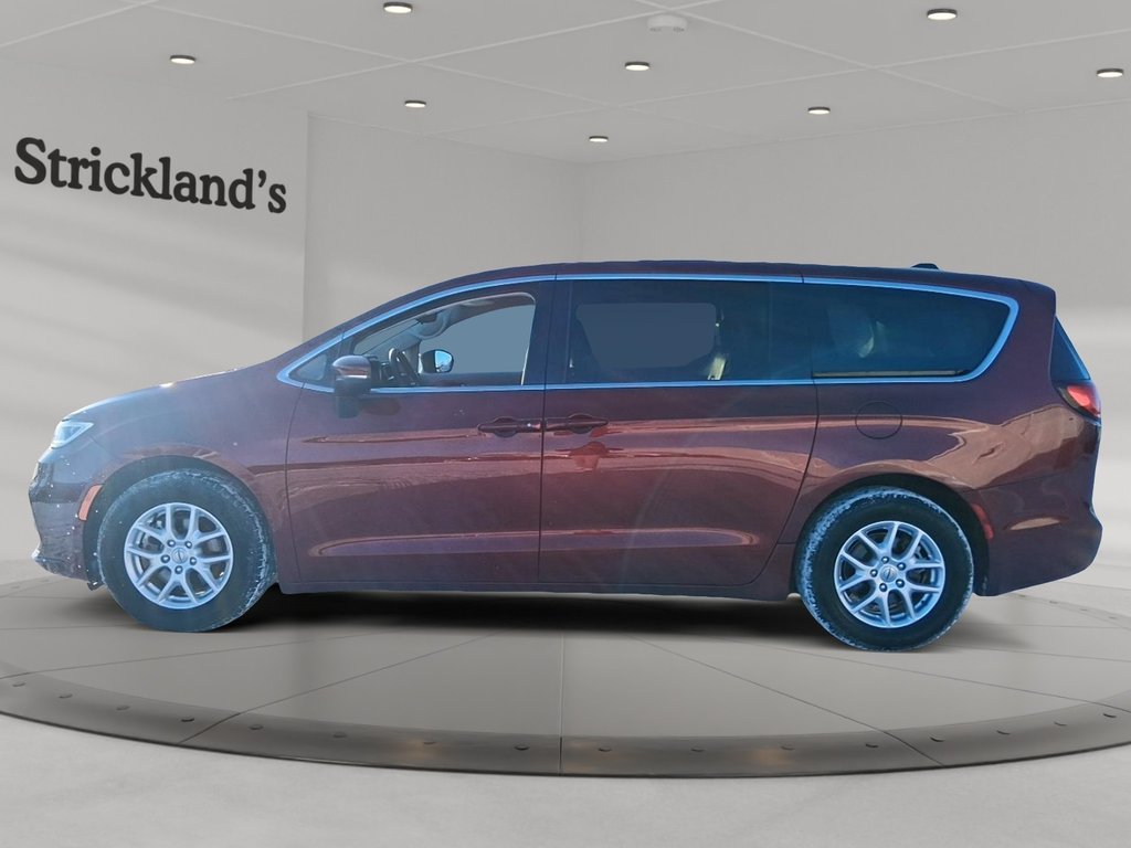 2023 Chrysler Pacifica Touring L FWD in Stratford, Ontario - 5 - w1024h768px