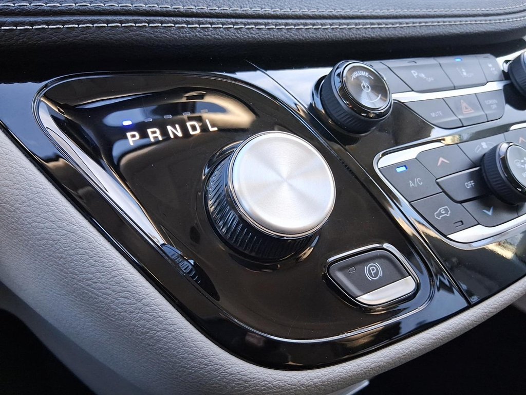 2023 Chrysler Pacifica Touring L FWD in Stratford, Ontario - 17 - w1024h768px