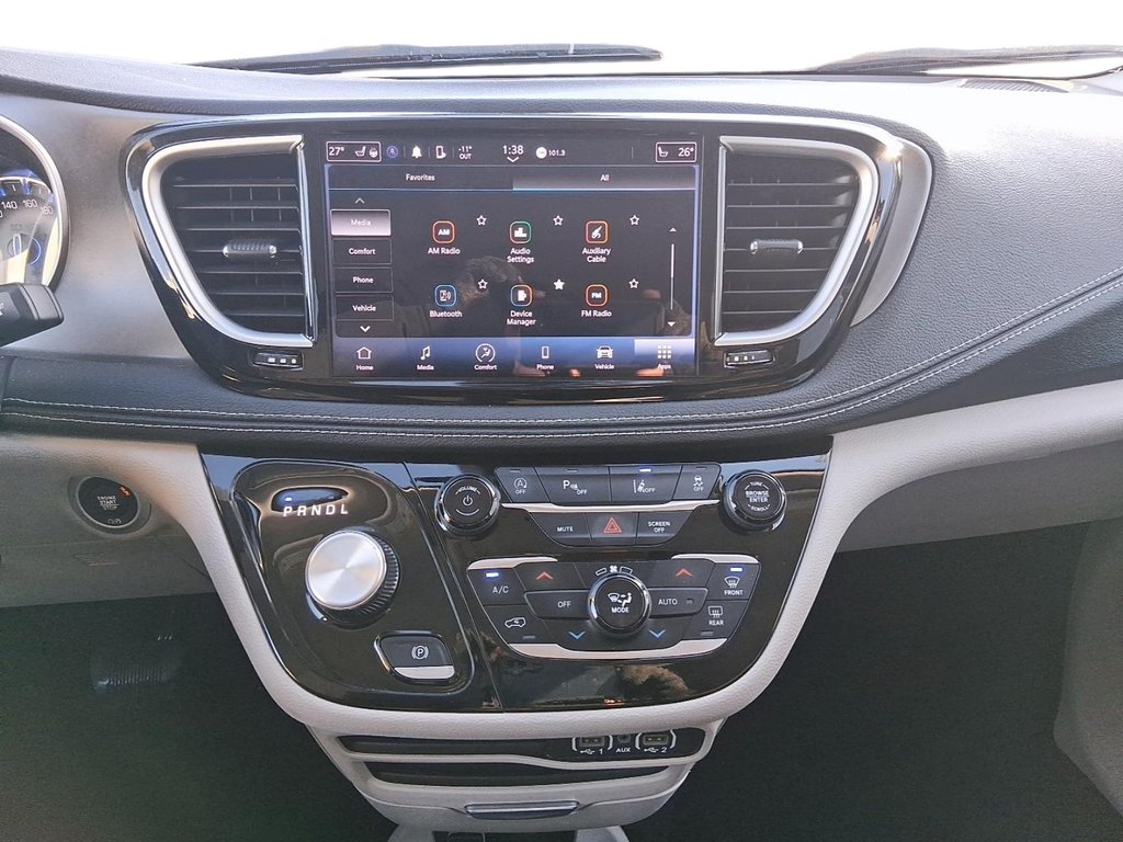 2023 Chrysler Pacifica Touring L FWD in Stratford, Ontario - 16 - w1024h768px