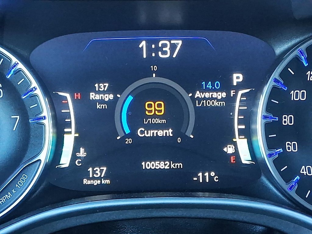 2023 Chrysler Pacifica Touring L FWD in Stratford, Ontario - 14 - w1024h768px