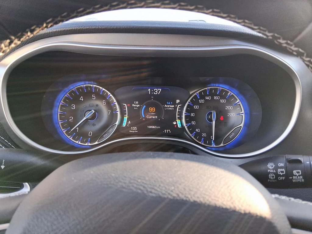 2023 Chrysler Pacifica Touring L FWD in Stratford, Ontario - 15 - w1024h768px