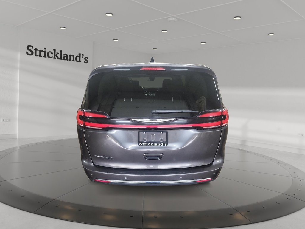 2023 Chrysler Pacifica Touring L FWD in Stratford, Ontario - 3 - w1024h768px