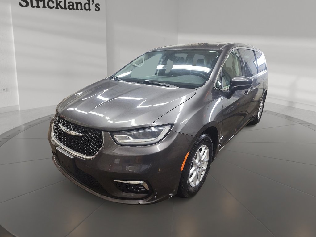 2023 Chrysler Pacifica Touring L FWD in Stratford, Ontario - 1 - w1024h768px