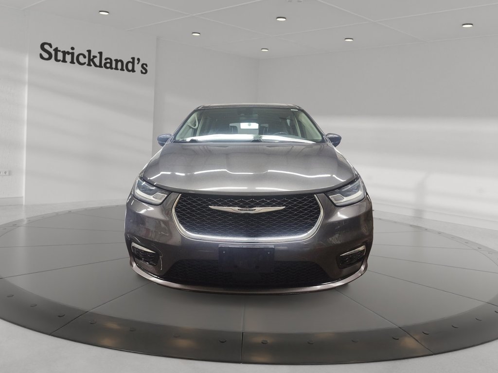 2023 Chrysler Pacifica Touring L FWD in Stratford, Ontario - 2 - w1024h768px