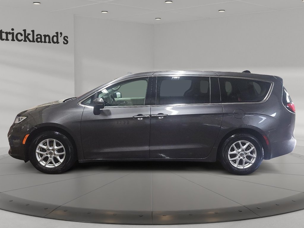 2023 Chrysler Pacifica Touring L FWD in Stratford, Ontario - 5 - w1024h768px