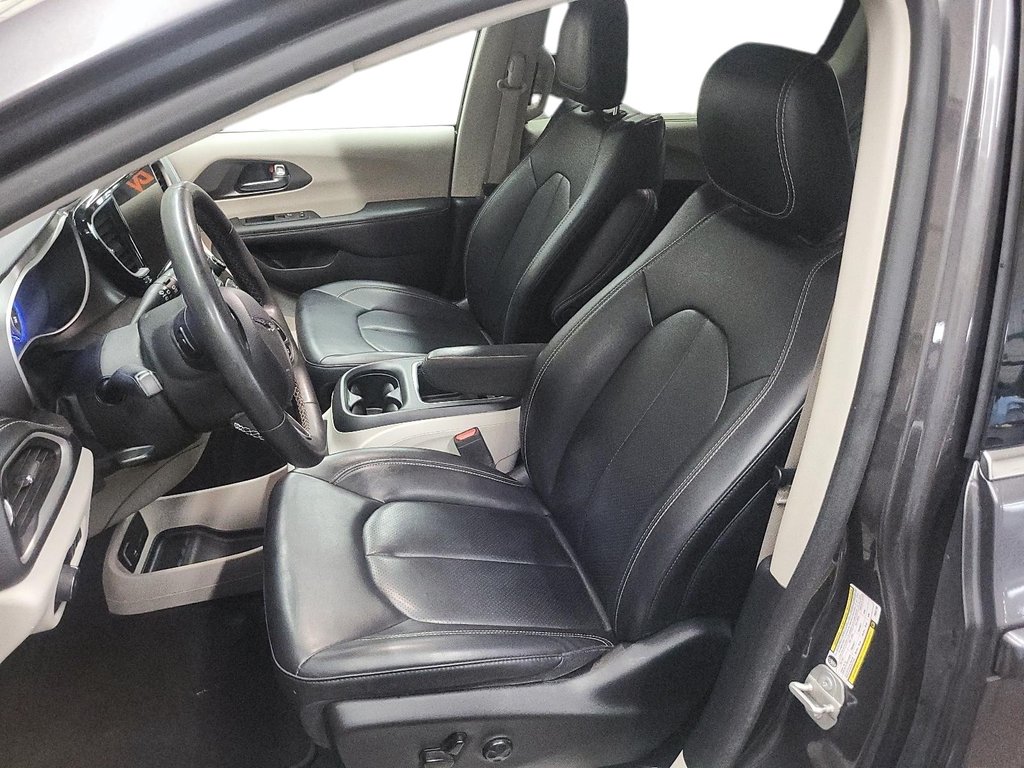 2023 Chrysler Pacifica Touring L FWD in Stratford, Ontario - 8 - w1024h768px