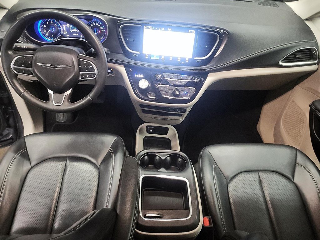 2023 Chrysler Pacifica Touring L FWD in Stratford, Ontario - 9 - w1024h768px