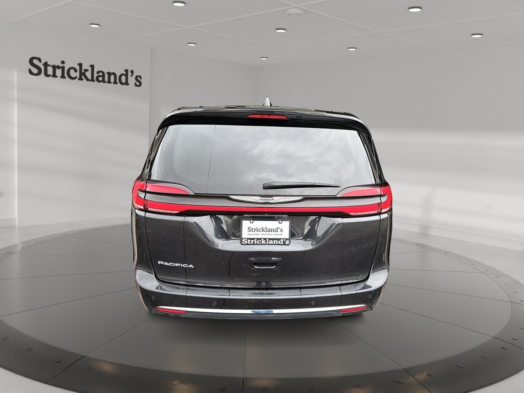 2023 Chrysler Pacifica Touring L FWD in Stratford, Ontario - 3 - w1024h768px