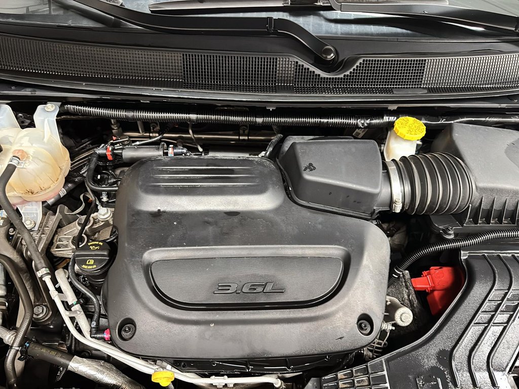 2023 Chrysler Pacifica Touring L FWD in Stratford, Ontario - 7 - w1024h768px