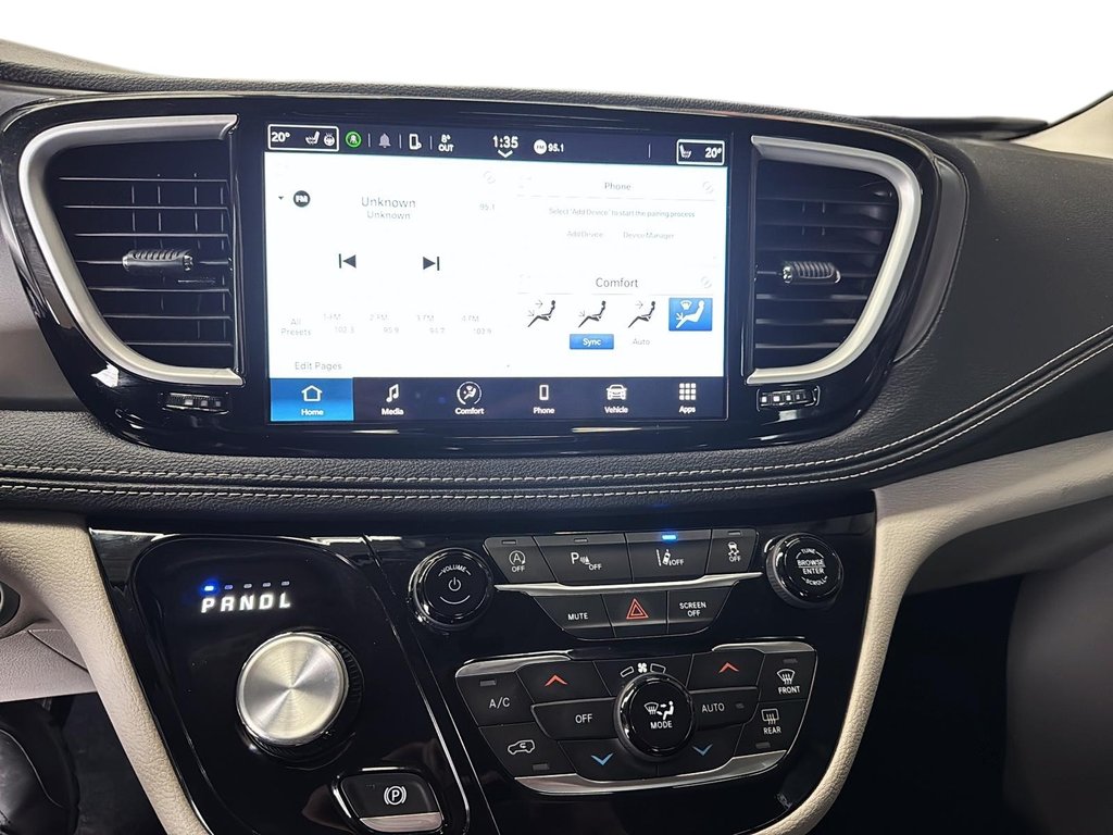 2023 Chrysler Pacifica Touring L FWD in Stratford, Ontario - 16 - w1024h768px