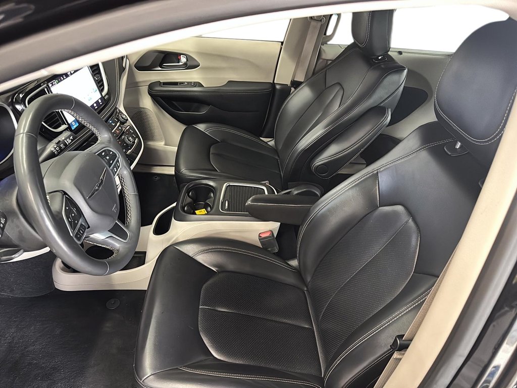2023 Chrysler Pacifica Touring L FWD in Stratford, Ontario - 8 - w1024h768px