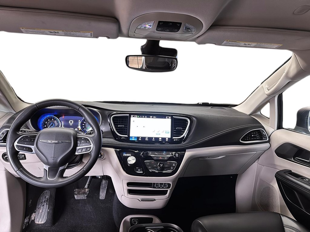 2023 Chrysler Pacifica Touring L FWD in Stratford, Ontario - 9 - w1024h768px