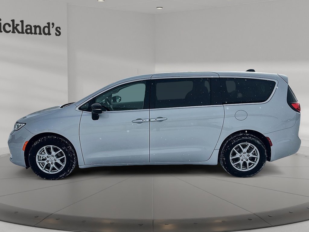 2024 Chrysler Pacifica Touring-L FWD in Stratford, Ontario - 5 - w1024h768px