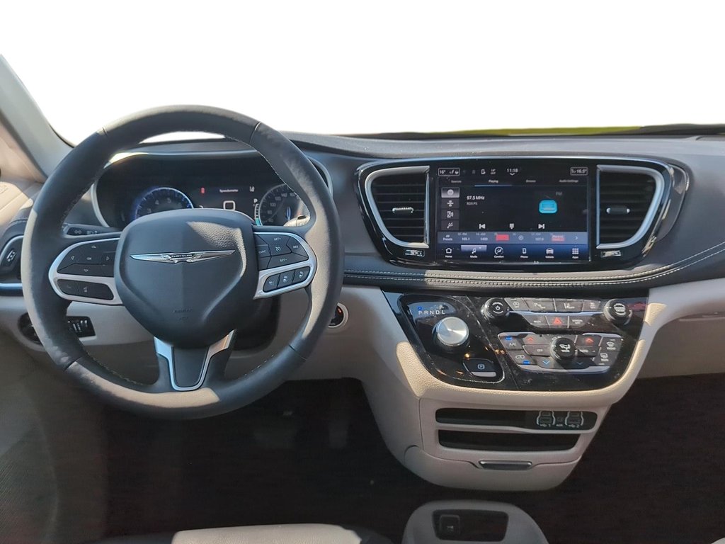 2024 Chrysler Pacifica Touring-L FWD in Stratford, Ontario - 10 - w1024h768px