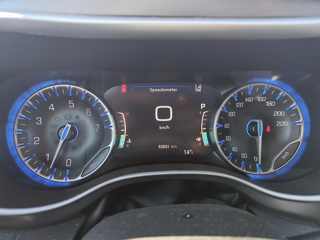 2024 Chrysler Pacifica Touring-L FWD in Stratford, Ontario - 13 - w1024h768px