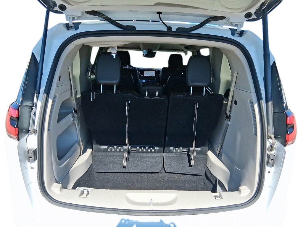 2024 Chrysler Pacifica Touring-L FWD in Stratford, Ontario - 6 - w1024h768px