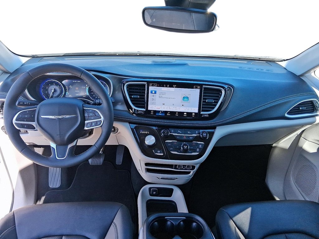 2024 Chrysler Pacifica Touring-L FWD in Stratford, Ontario - 10 - w1024h768px