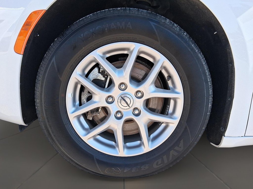 2024 Chrysler Pacifica Touring-L FWD in Stratford, Ontario - 7 - w1024h768px