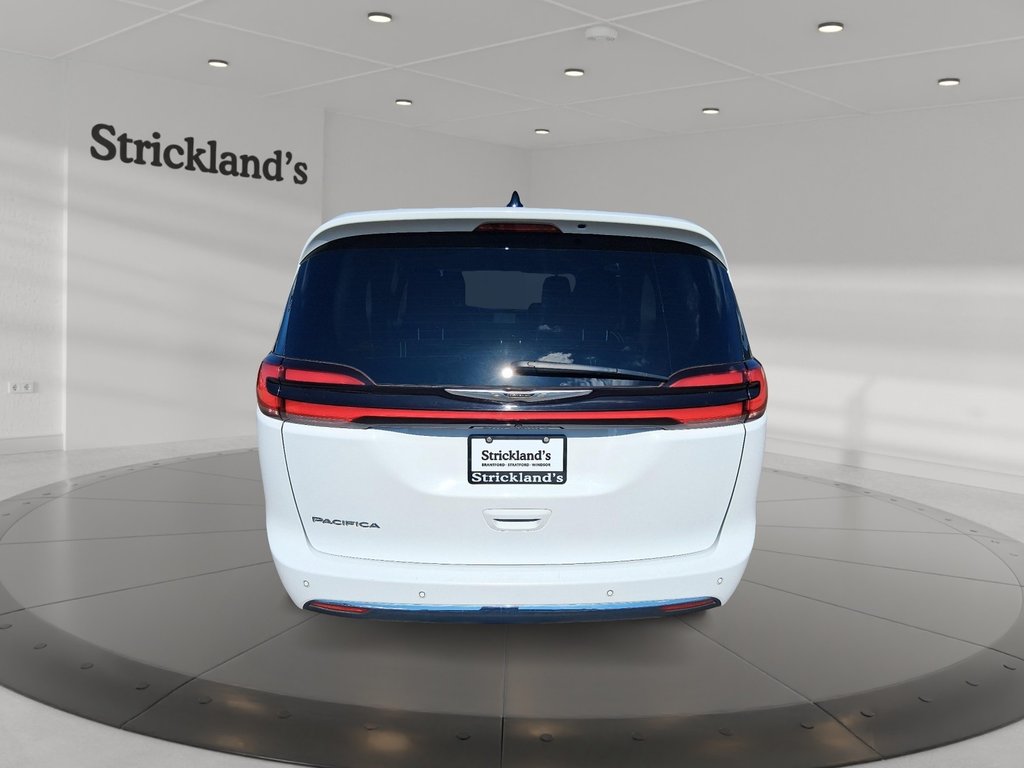 2024 Chrysler Pacifica Touring-L FWD in Stratford, Ontario - 3 - w1024h768px