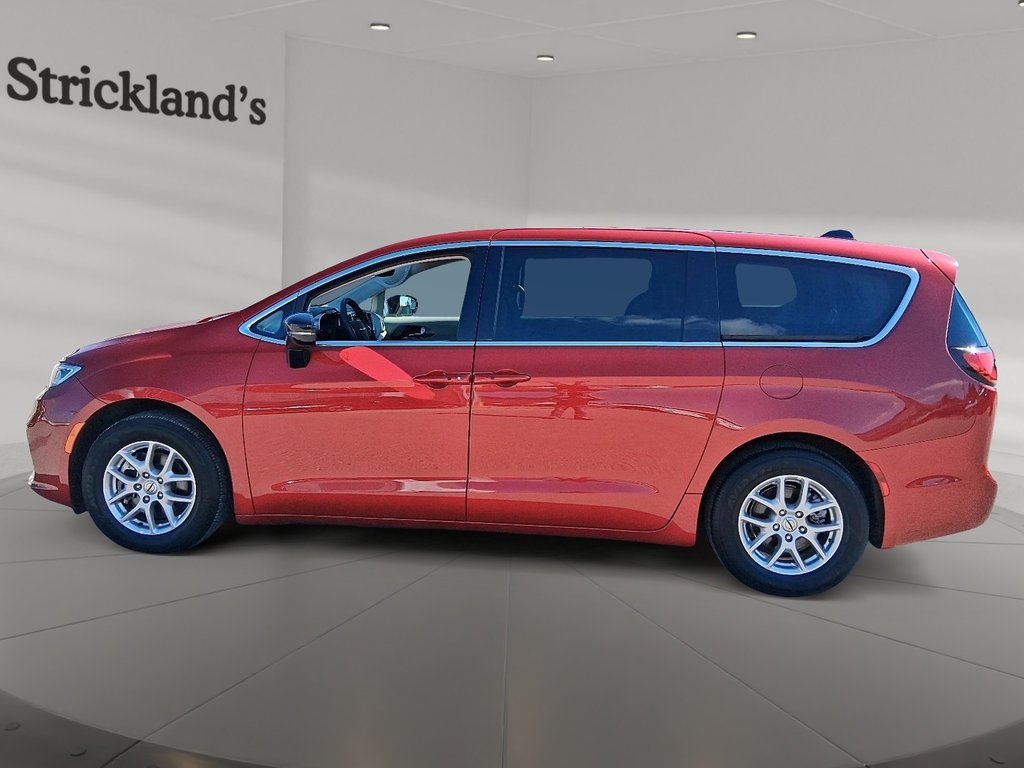 2024 Chrysler Pacifica Touring-L FWD in Stratford, Ontario - 5 - w1024h768px