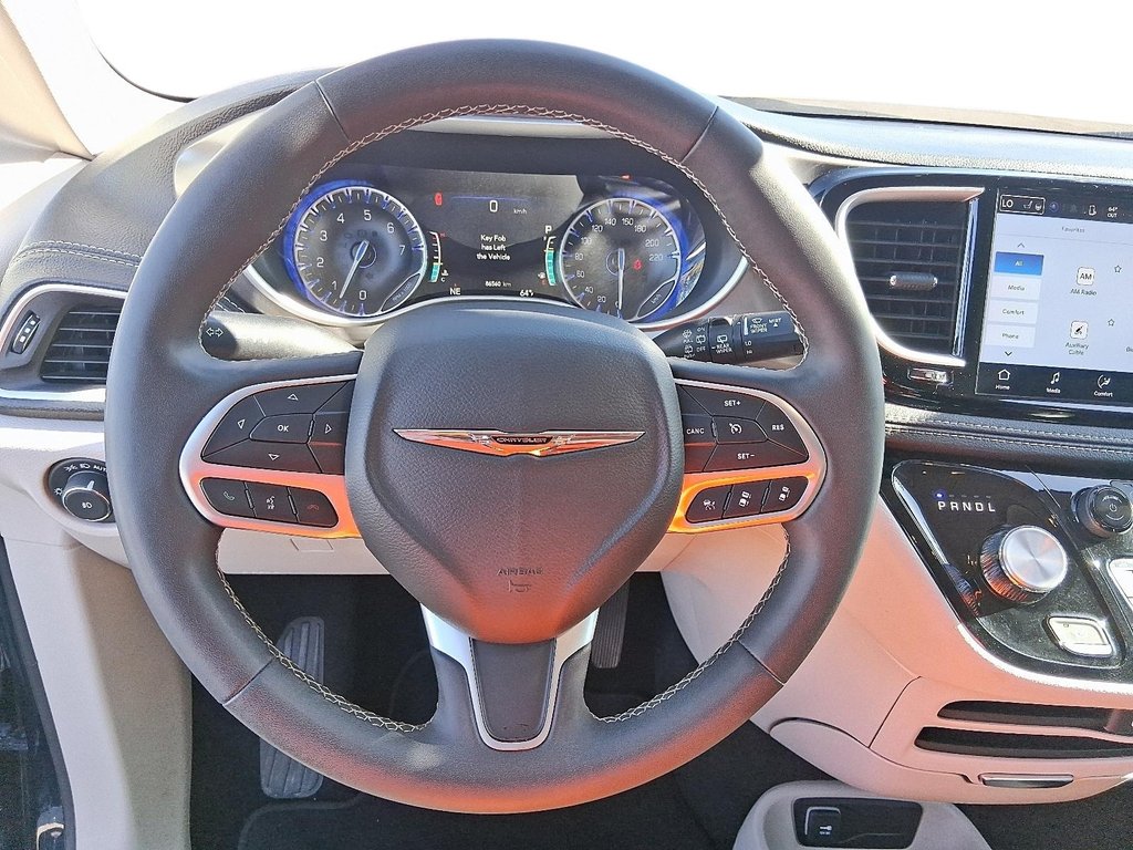 2024 Chrysler Pacifica Touring-L FWD in Stratford, Ontario - 12 - w1024h768px