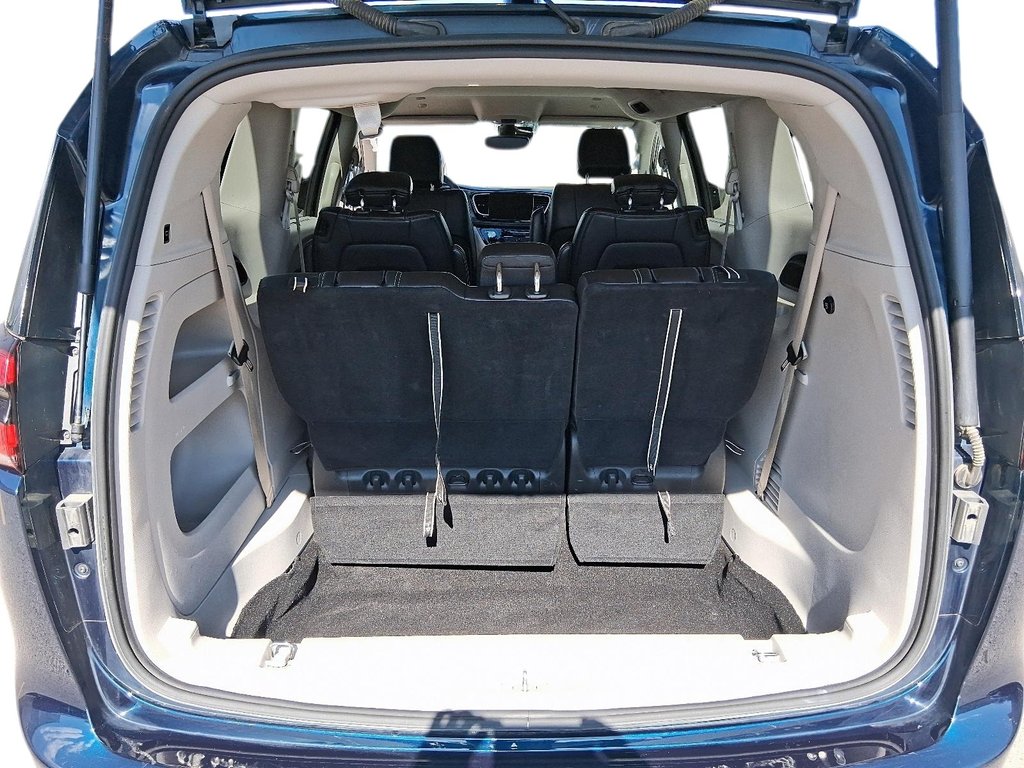 2024 Chrysler Pacifica Touring-L FWD in Stratford, Ontario - 6 - w1024h768px