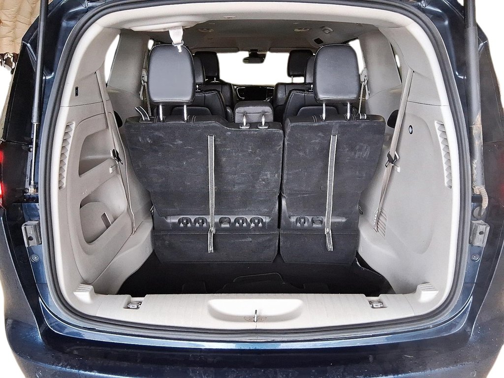 2024 Chrysler Pacifica Touring-L FWD in Stratford, Ontario - 6 - w1024h768px