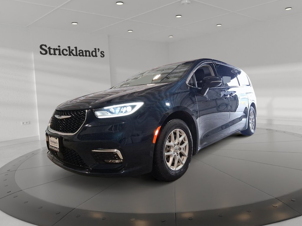 2024 Chrysler Pacifica Touring-L FWD in Stratford, Ontario - 1 - w1024h768px